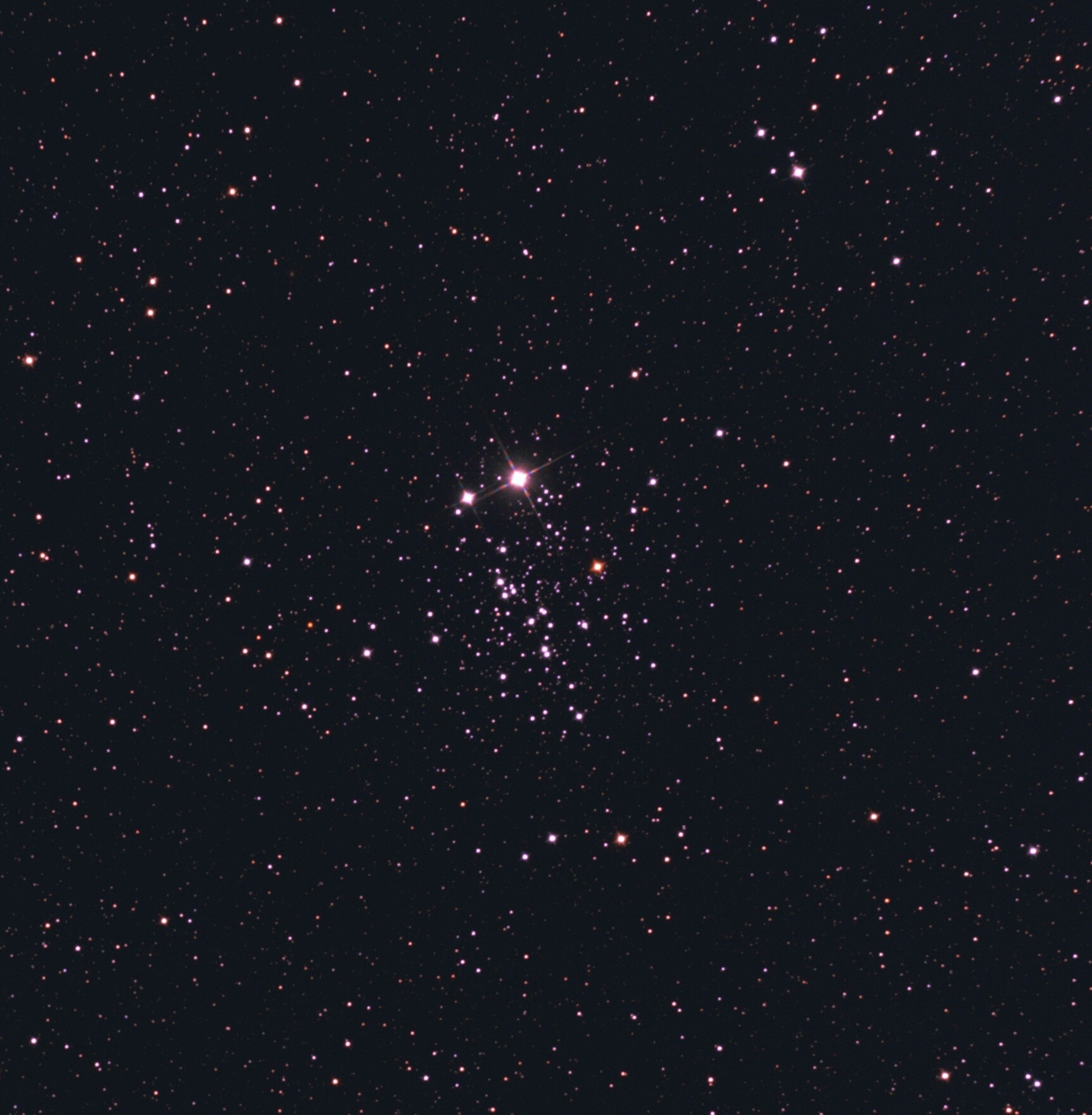 OH NGC 457 zvaná Soví hvězdokupa v souhv. Kasiopea.